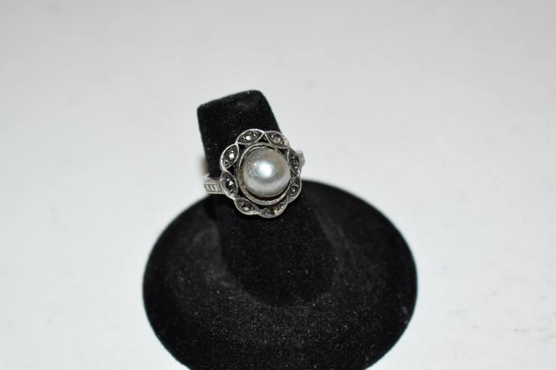 Vintage Sterling Silver marcasite Ring sz 5.5: Vintage Sterling Silver marcasite Ring sz 5.5 Please view all photos as they are part of the description and condition of this Item, Feel free to contact me with questions or picture requests! Used It