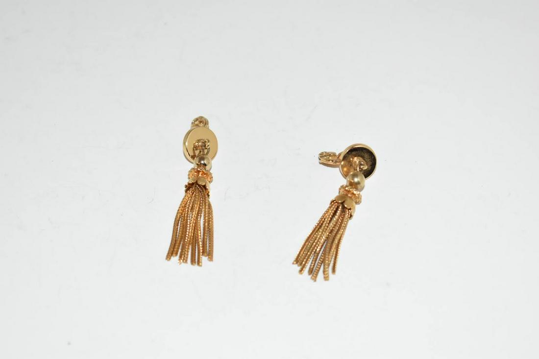 Vintage Goldtone Monet Clipon Earrings: Vintage Goldtone Monet Clipon Earrings Please view all photos as they are part of the description and condition of this Item, Feel free to contact me with questions or picture requests! Used Item AS I