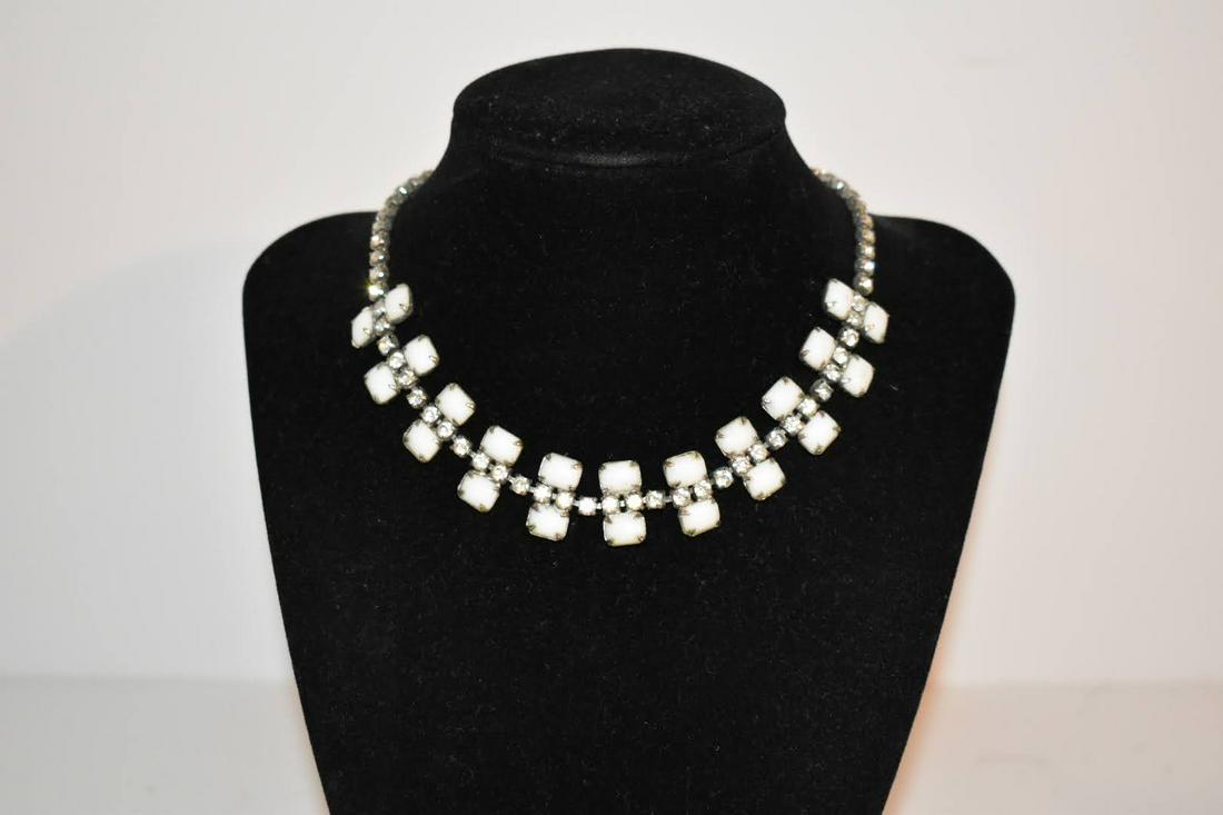 Vintage white REINAD Necklace 13": Vintage white REINAD Necklace 13" Please view all photos as they are part of the description and condition of this Item, Feel free to contact me with questions or picture requests! Used Item AS IS