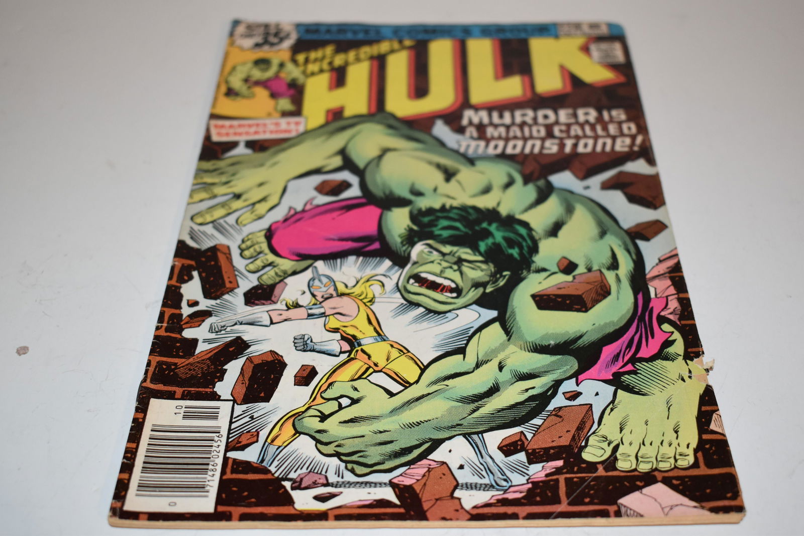 Vintage comic book incredible hulk #228 (1 of 3)