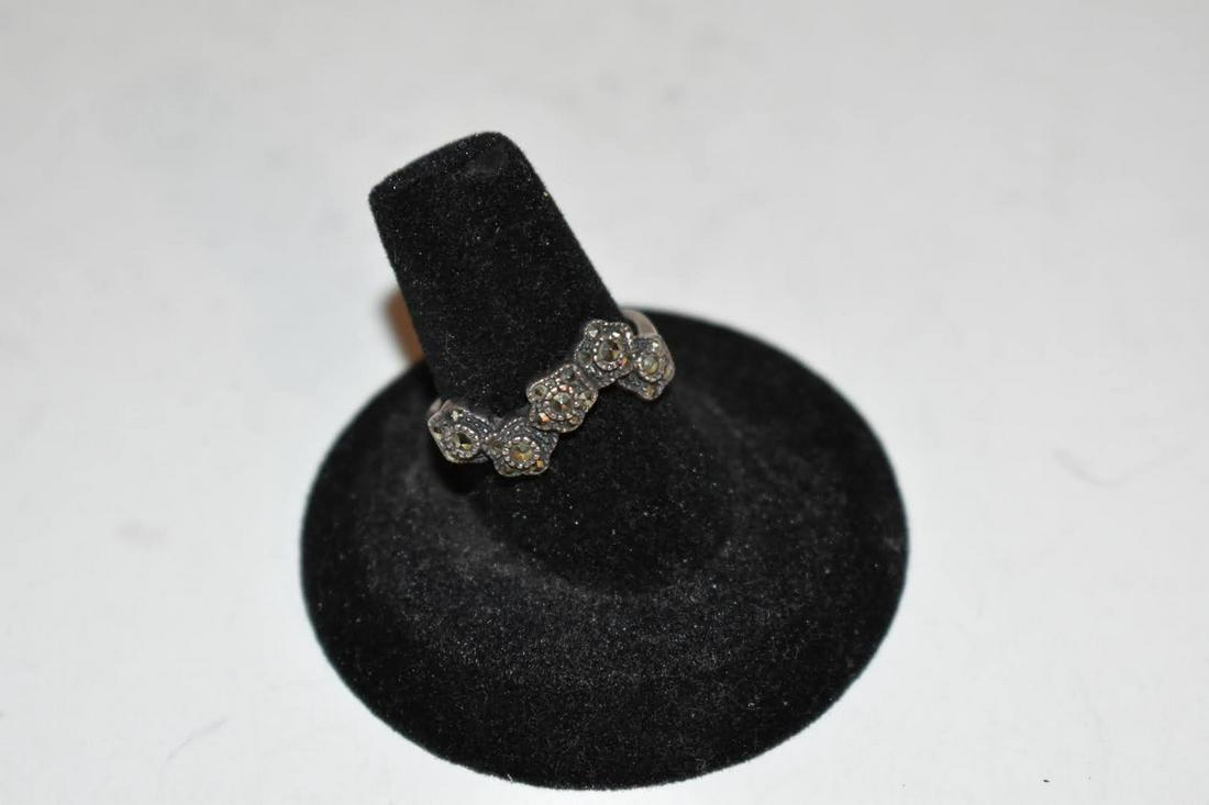 Vintage Marcasite Sterling Silver Ring 7.6: Vintage Marcasite Sterling Silver Ring 7.6 Please view all photos as they are part of the description and condition of this Item, Feel free to contact me with questions or picture requests! Used Item 