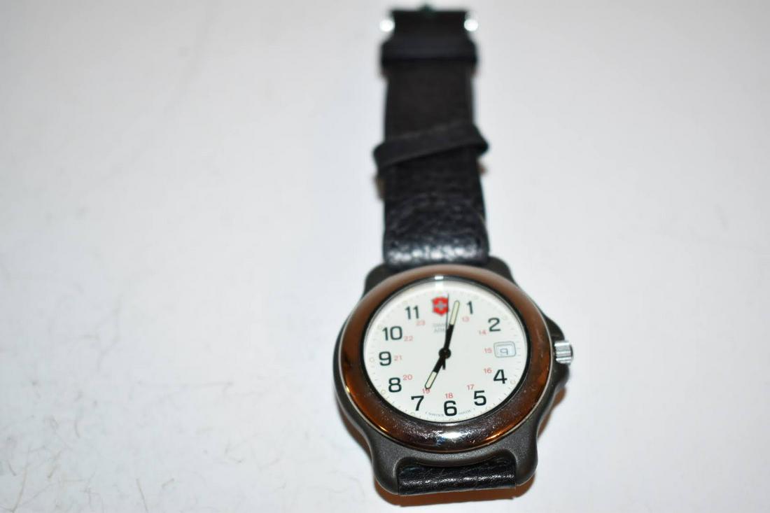 Vintage Swiss Army Menâ€™s Watch Swiss Army Brand: Vintage Swiss Army Menâ€™s Watch Swiss Army Brand Please view all photos as they are part of the description and condition of this Item, Feel free to contact me with questions or picture requests