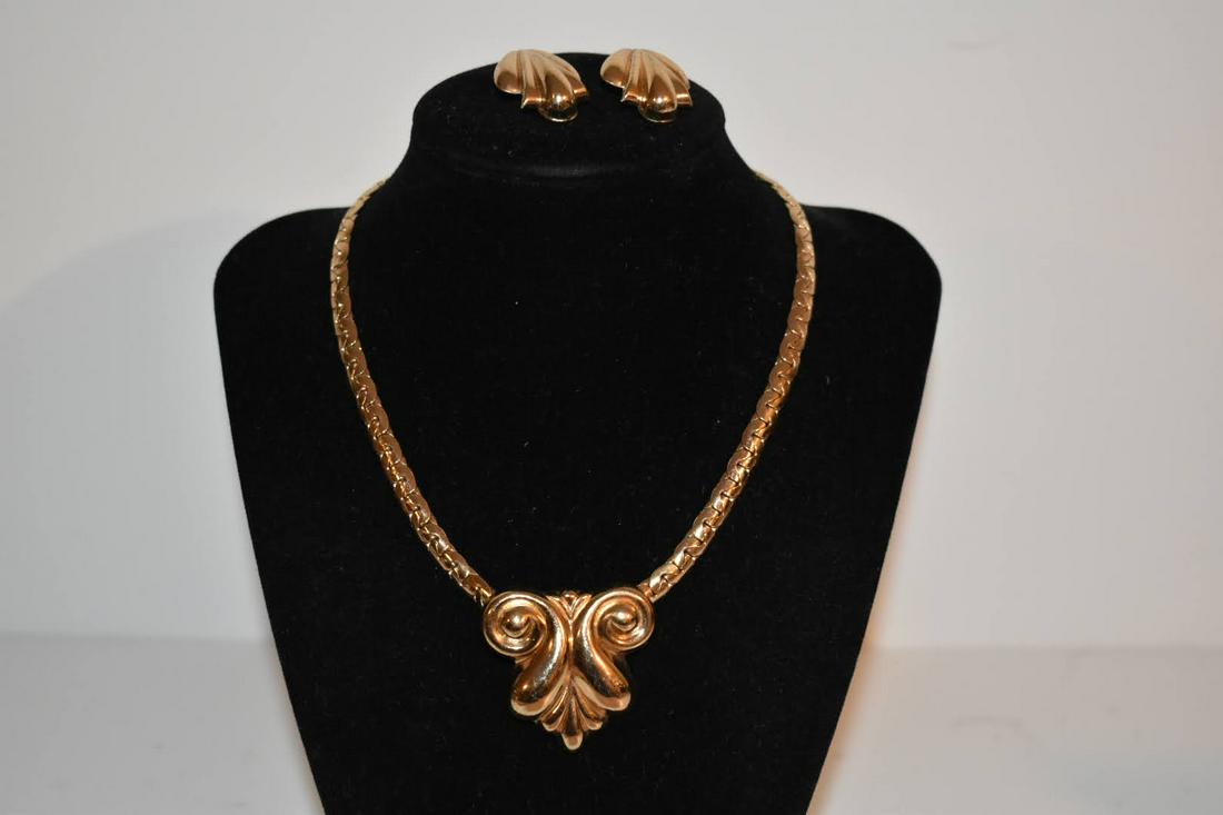 vintage karu necklace & earrings: vintage karu necklace & earrings Please view all photos as they are part of the description and condition of this Item, Feel free to contact me with questions or picture requests! Used Item AS IS