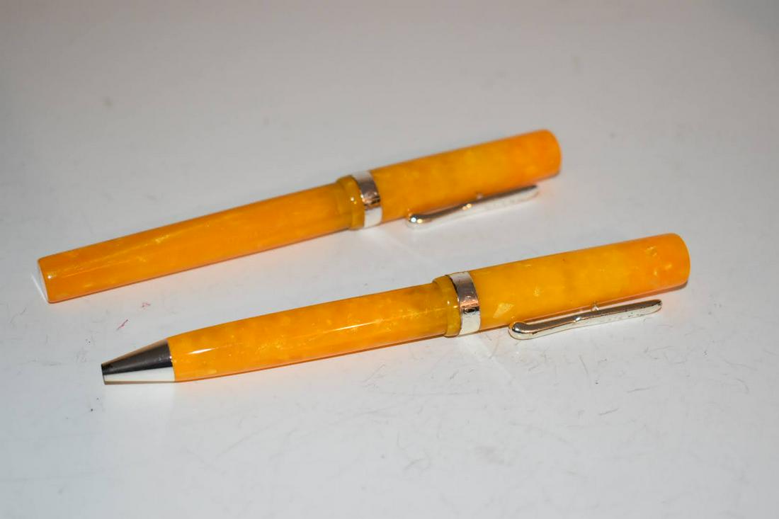 2 vintage Conklin Glider Fountain Pens (1 of 4)