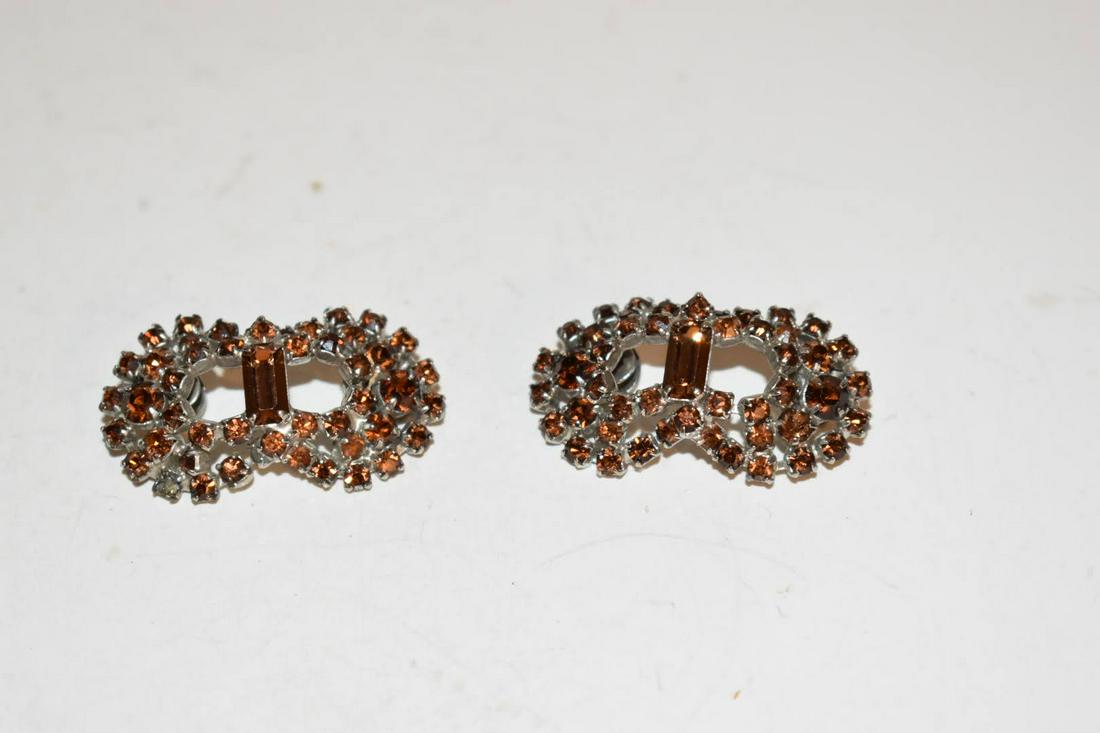 Vintage Pair Sparkling Rhinestone Crystal Buckle Shoe Clips: Vintage Pair Sparkling Rhinestone Crystal Buckle Shoe Clips Please view all photos as they are part of the description and condition of this Item, Feel free to contact me with questions or picture req