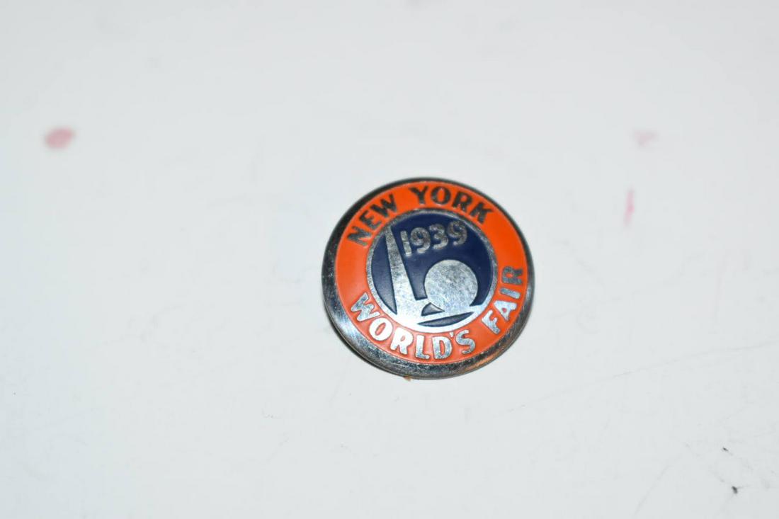 Vintage New York Worldâ€™s Fair 1939 Pin Button (1 of 4)