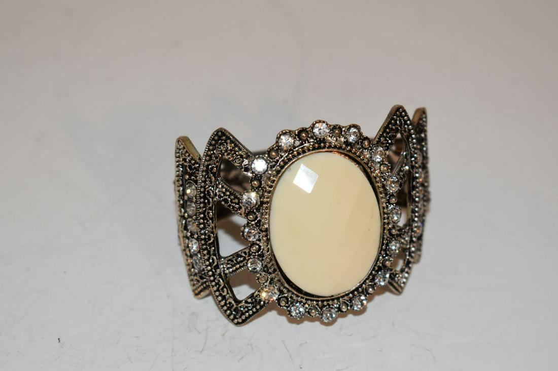 vintage rhinestone hinge bracelet 7" (1 of 3)