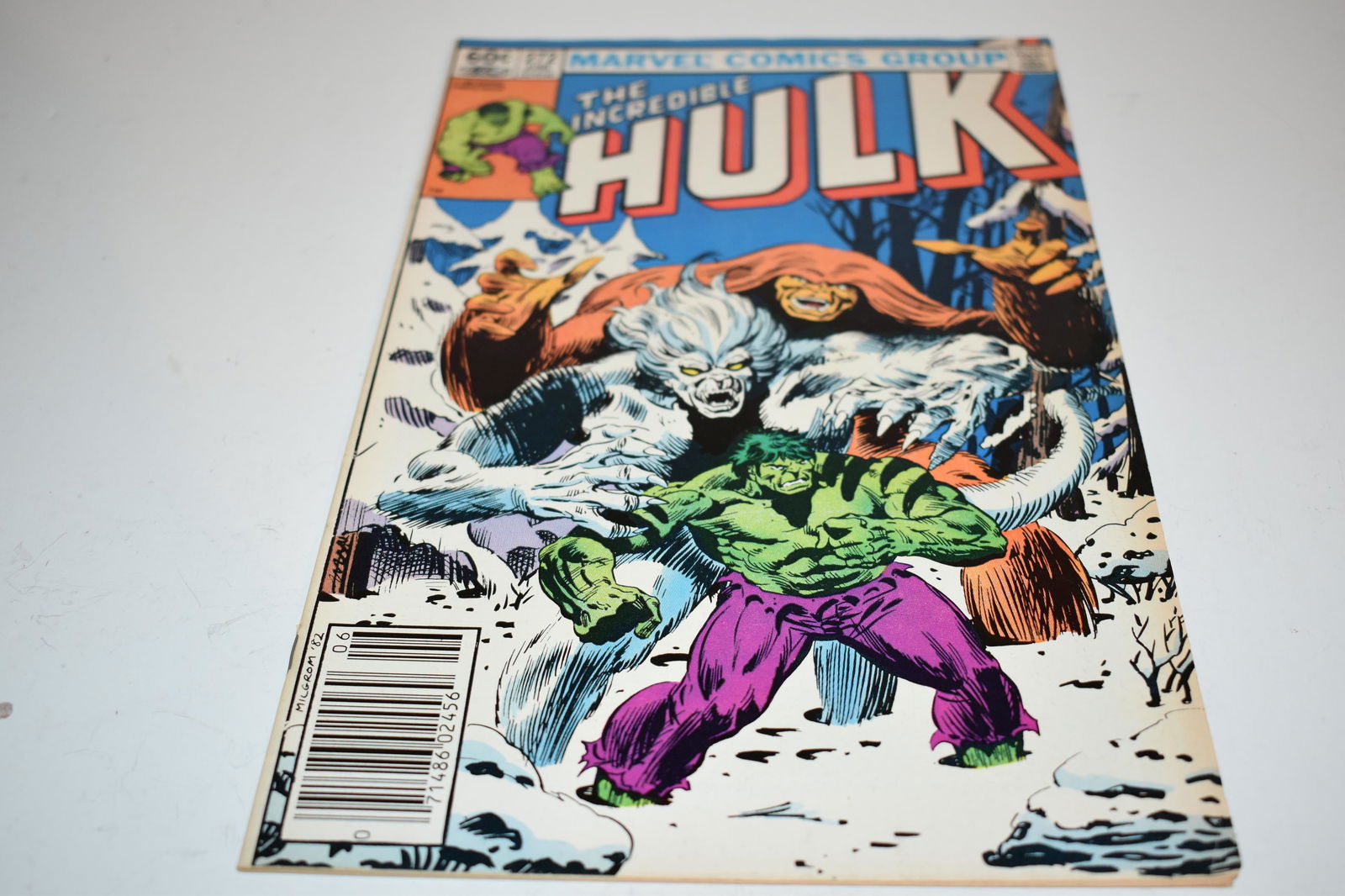 Vintage comic book incredible hulk #272 (1 of 3)