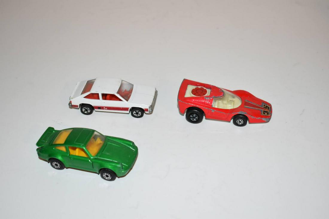 Vintage Cast Iron Cars 2 Matchbox 1 Hotwheel: Vintage Cast Iron Cars 2 Matchbox 1 Hotwheel Please view all photos as they are part of the description and condition of this Item, Feel free to contact me with questions or picture requests! Used Ite