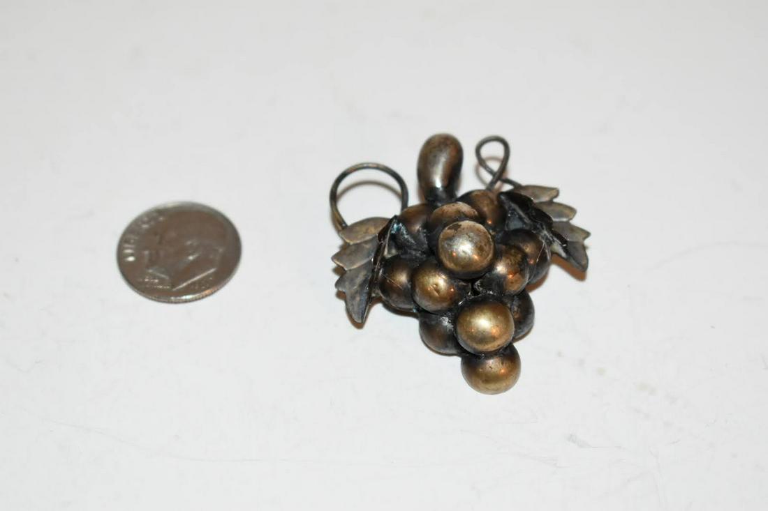 Vintage Sterling Silver Grapes Brooch: Vintage Sterling Silver Grapes Brooch Please view all photos as they are part of the description and condition of this Item, Feel free to contact me with questions or picture requests! Used Item AS IS