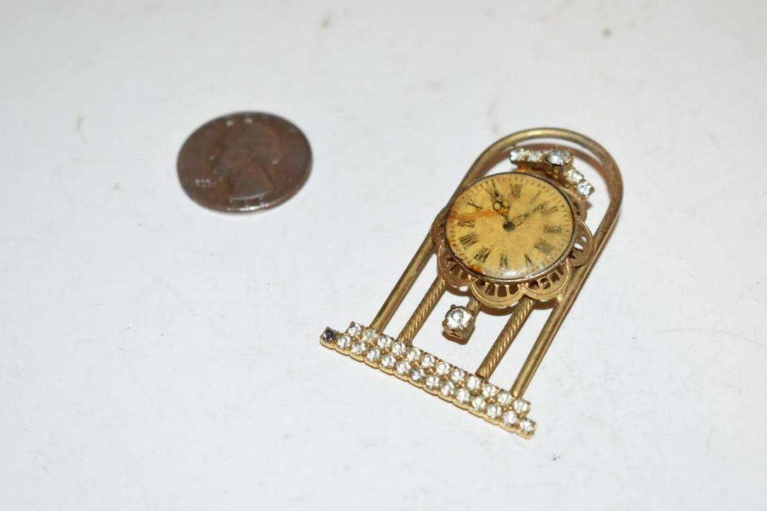 Vintage brass clock Brooch (1 of 2)