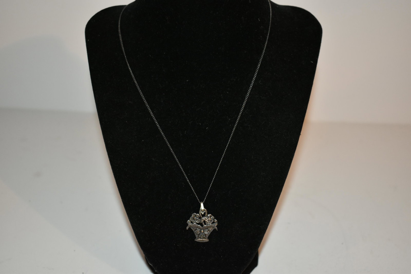 vintage sterling silver marcasite necklace 19": vintage sterling silver marcasite necklace 19" Please view all photos as they are part of the description and condition of this Item, Feel free to contact me with questions or picture requests! Used I