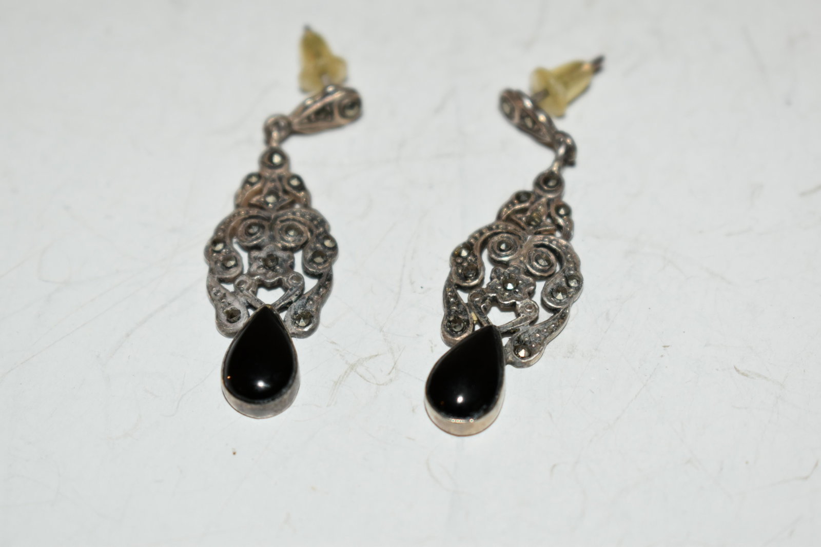 Vintage Sterling silver MARCASITE Onyx Earrings: Vintage Sterling silver MARCASITE Onyx Earrings Please view all photos as they are part of the description and condition of this Item, Feel free to contact me with questions or picture requests! Used 