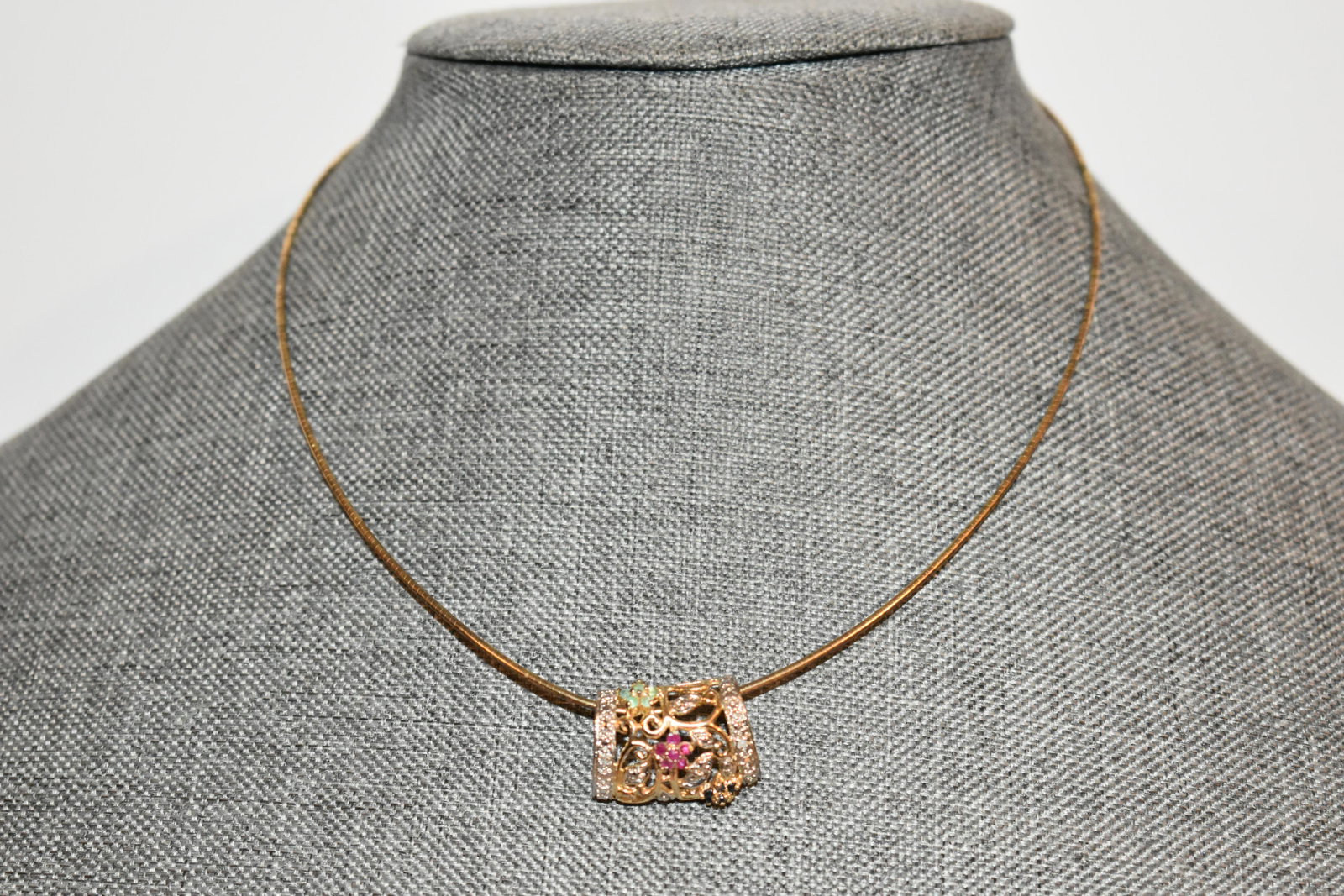 Vintage Sterling silver pendant choker Necklace 14": Vintage Sterling silver pendant choker Necklace 14" Please view all photos as they are part of the description and condition of this Item, Feel free to contact me with questions or picture requests! U