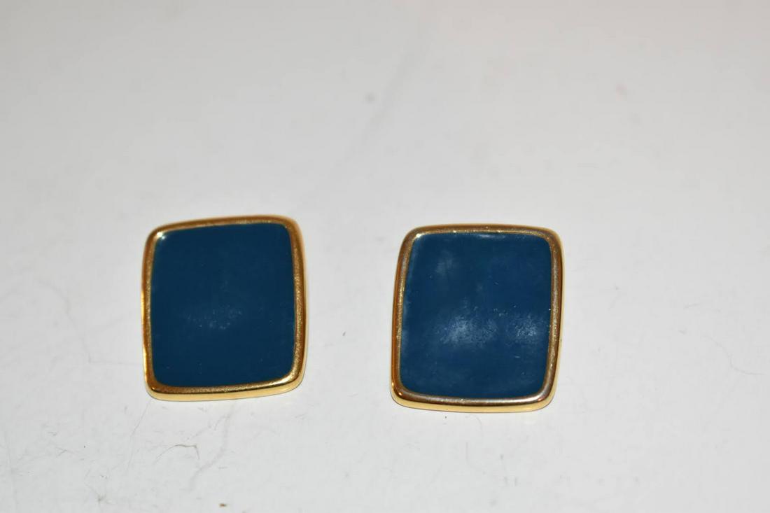 vintage green enamel monet earrings: vintage green enamel monet earrings Please view all photos as they are part of the description and condition of this Item, Feel free to contact me with questions or picture requests! Used Item AS IS