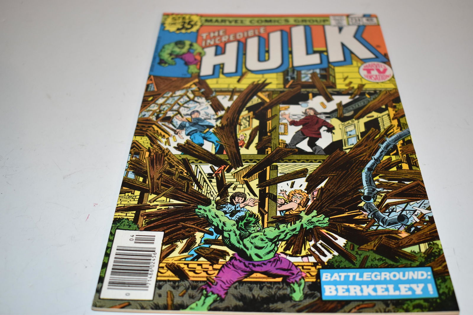 Vintage comic book incredible hulk #234 (1 of 3)