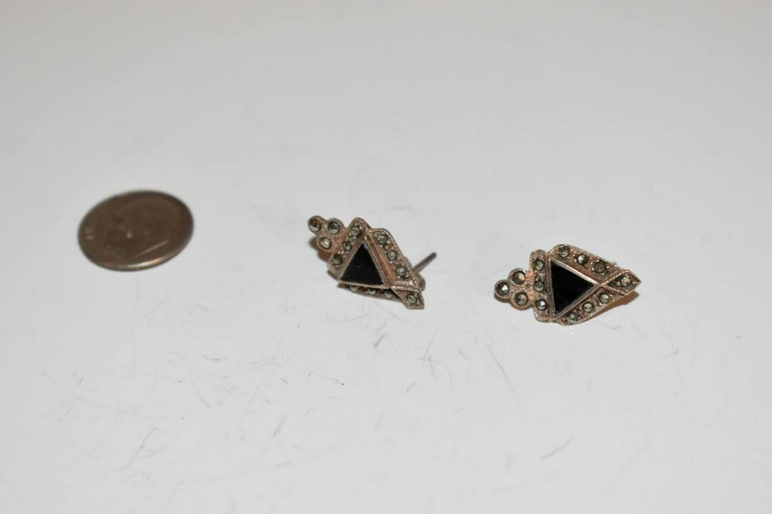 vintage sterling silver marcasite onyx earrings: vintage sterling silver marcasite onyx earrings Please view all photos as they are part of the description and condition of this Item, Feel free to contact me with questions or picture requests! Used 