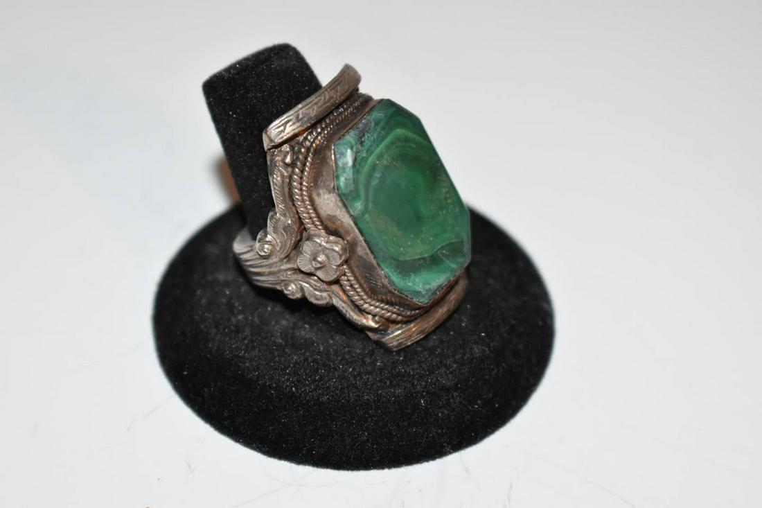 vintage Southwestern large Ring Malachite Sterling Navajo sz 11 20 grams (1 of 4)