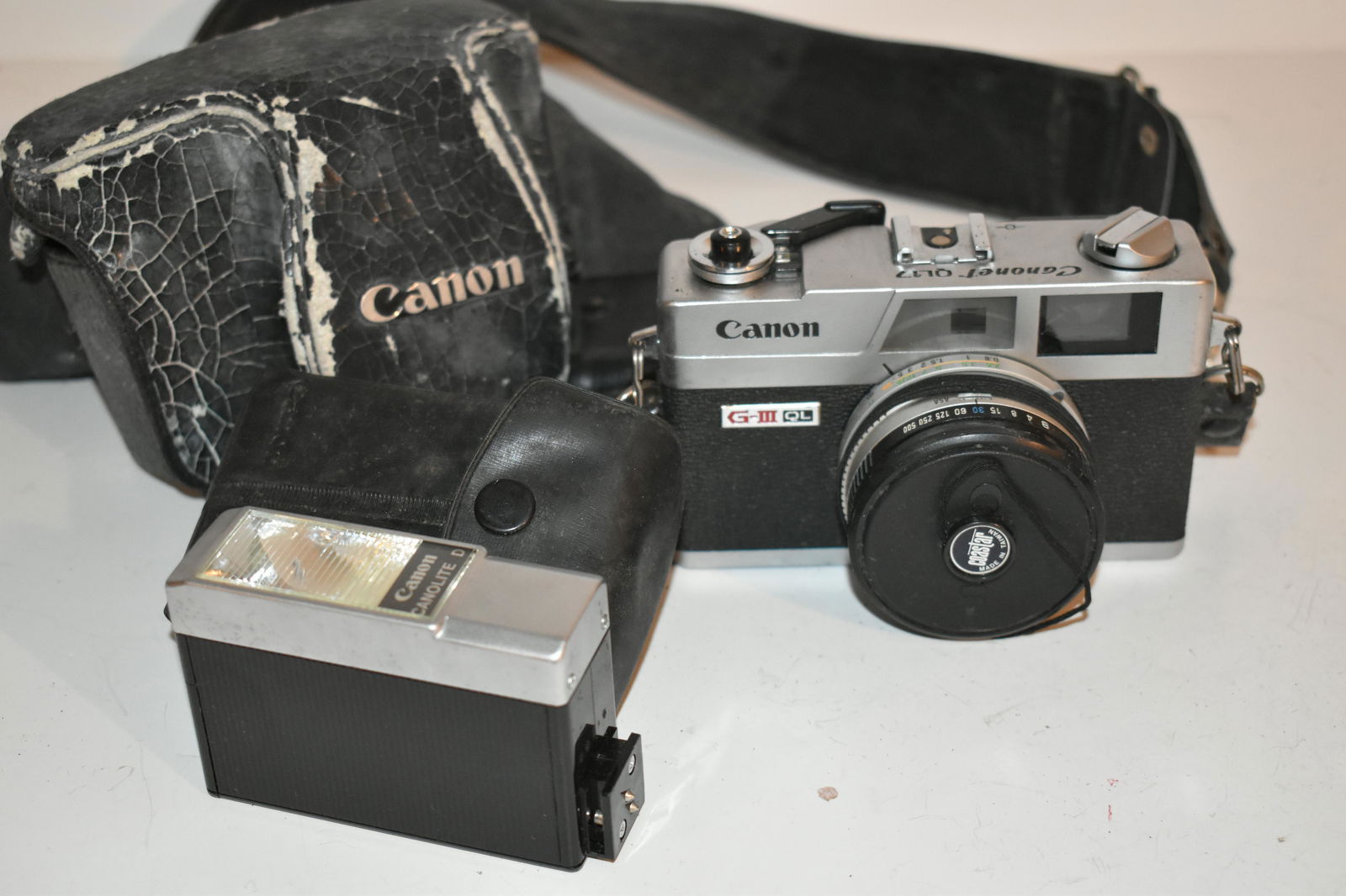 Vintage Canon Canonet QL 17 G-III 35mm Rangefinder Camera w/40mm f1.7 Canon Lens and flash works (1 of 5)