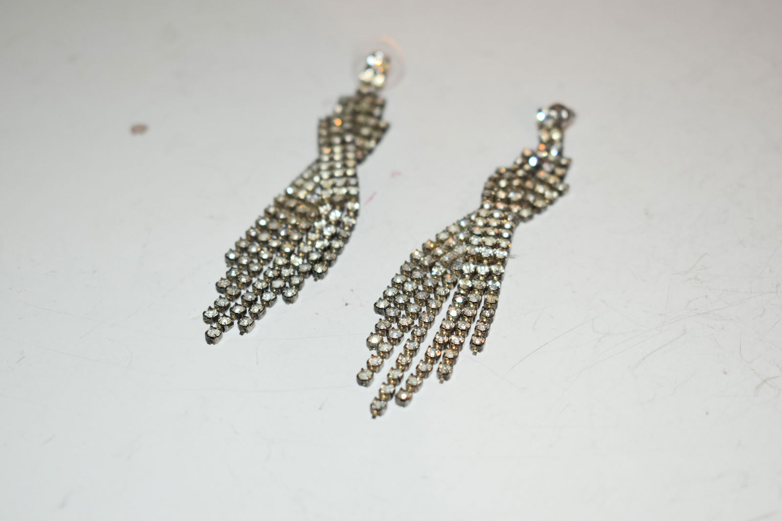 vintage rhinestone earrings: vintage rhinestone earrings Please view all photos as they are part of the description and condition of this Item, Feel free to contact me with questions or picture requests! Used Item AS IS