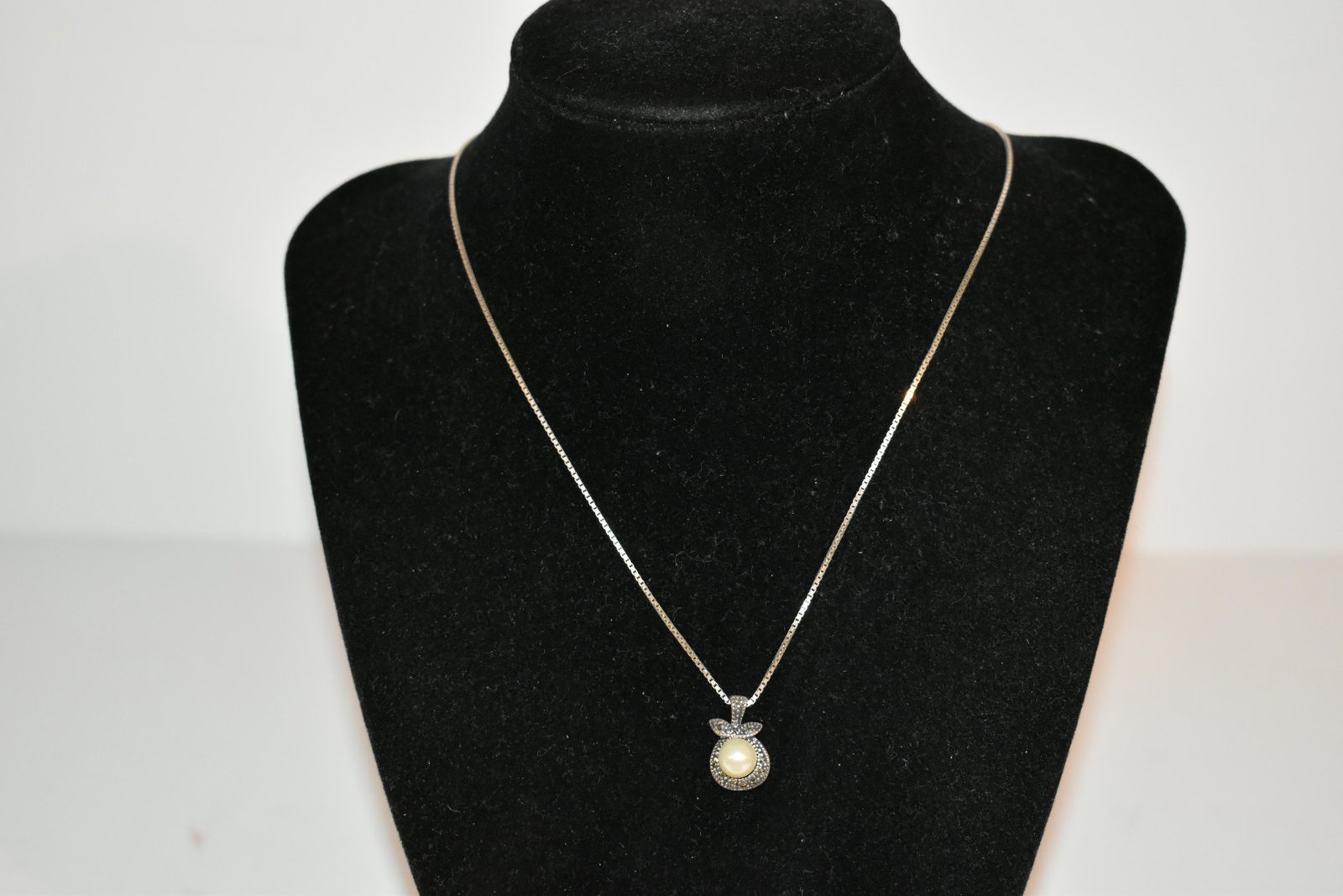 Vintage sterling silver marcasite chain pendant 17": Vintage sterling silver marcasite chain pendant 17" Please view all photos as they are part of the description and condition of this Item, Feel free to contact me with questions or picture requests! U