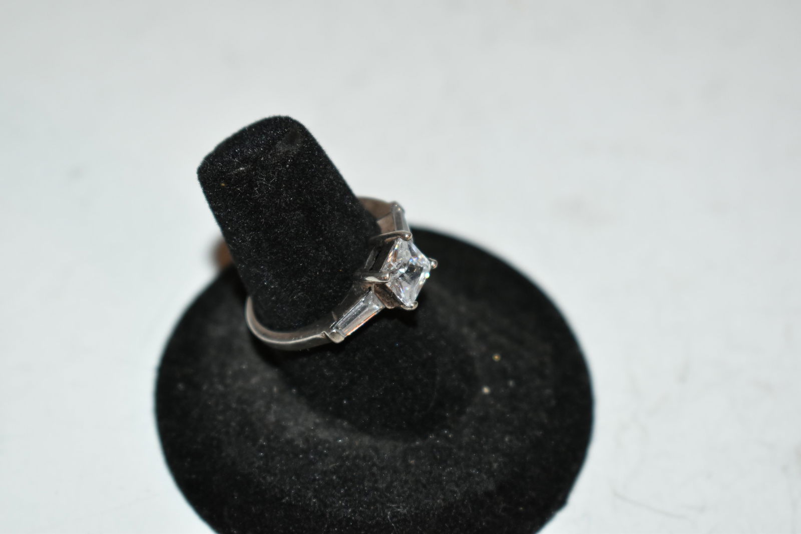 Vintage sterling silver rhinestone Ring sz 7 (1 of 4)