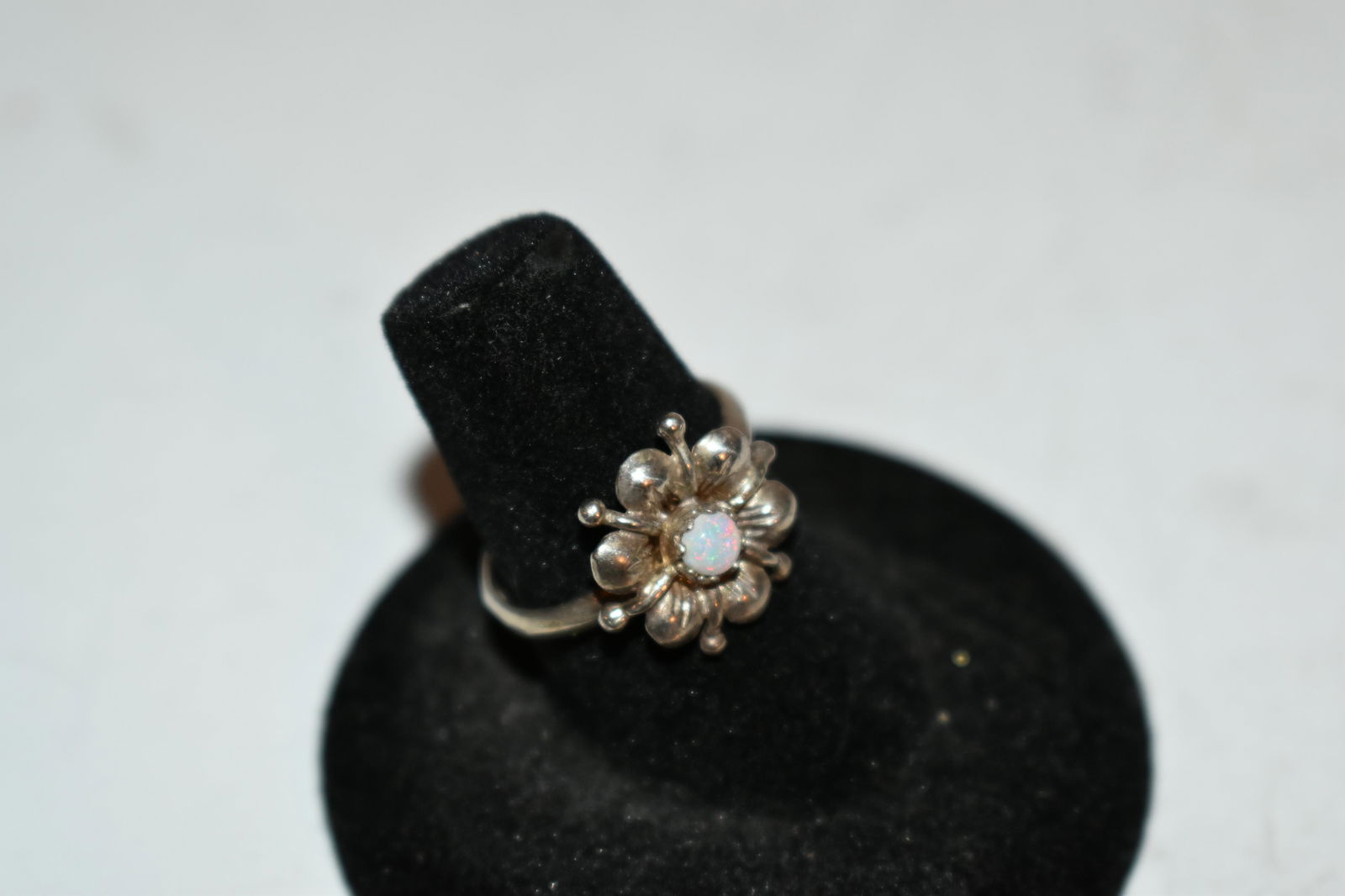 Vintage sterling silver opal Ring sz 7 (1 of 4)