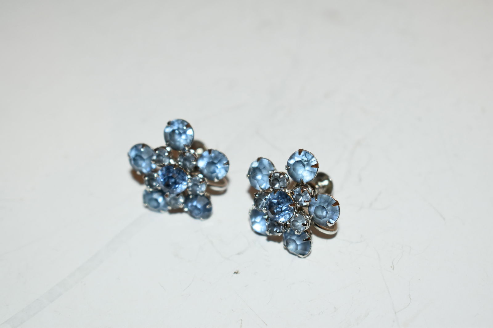 vintage blue rhinestone earrings (1 of 3)