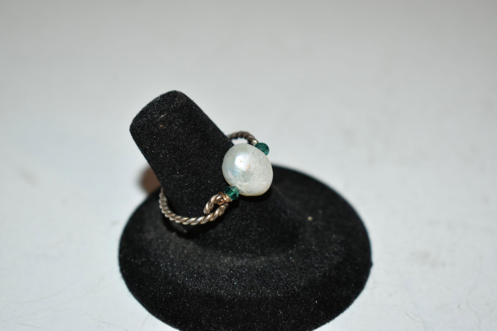 Vintage sterling silver pearl Ring sz 8 (1 of 3)