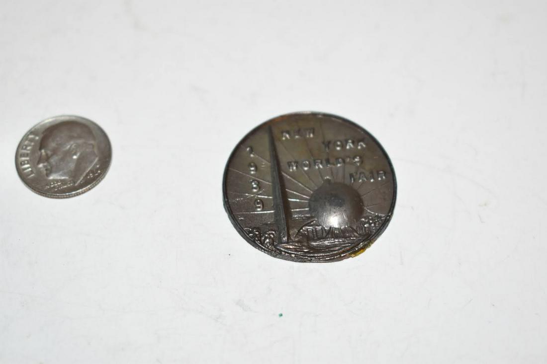 Vintage Worlds Fair 1939 pendant (1 of 3)