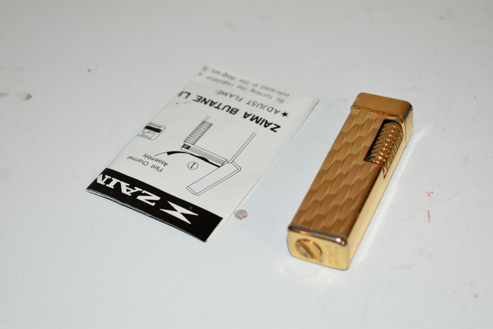Vintage ZAIMA Japan Cigarette Lighter: Vintage ZAIMA Japan Cigarette Lighter Please view all photos as they are part of the description and condition of this Item, Feel free to contact me with questions or picture requests! Used Item AS IS