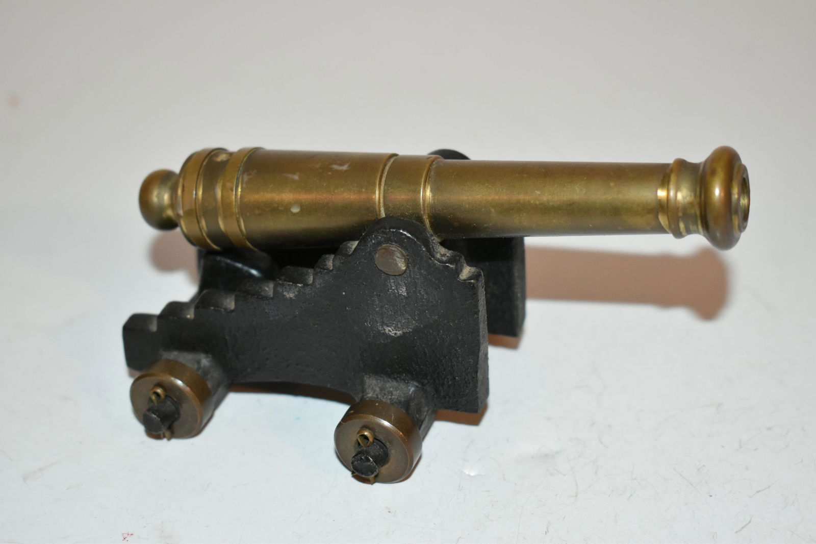 Vintage Cast Iron & Brass Miniature Naval Ship Cannon 1/4 MFCo (1 of 5)