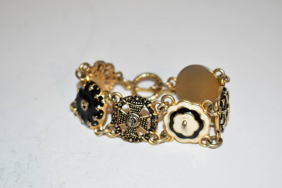 vintage bracelet: vintage bracelet Please view all photos as they are part of the description and condition of this Item, Feel free to contact me with questions or picture requests! Used Item AS IS