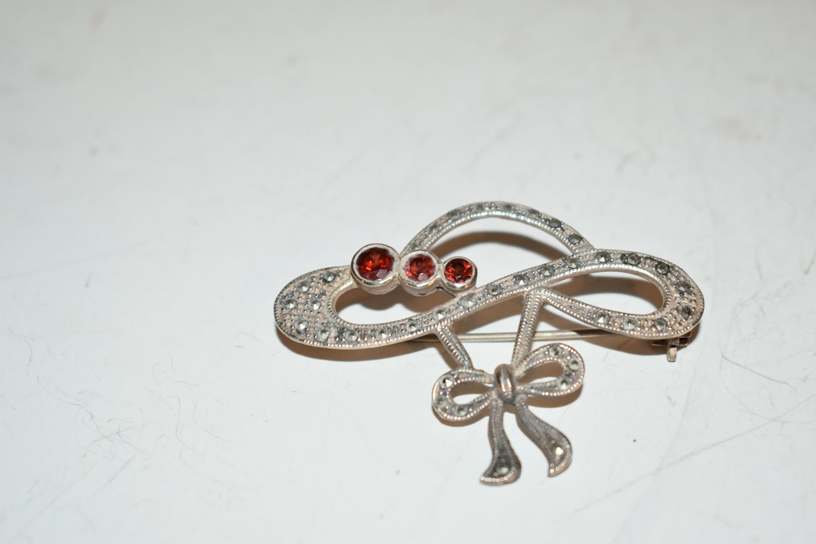 Vintage Sterling silver marcasite ladies hat Brooch: Vintage Sterling silver marcasite ladies hat Brooch Please view all photos as they are part of the description and condition of this Item, Feel free to contact me with questions or picture requests! U