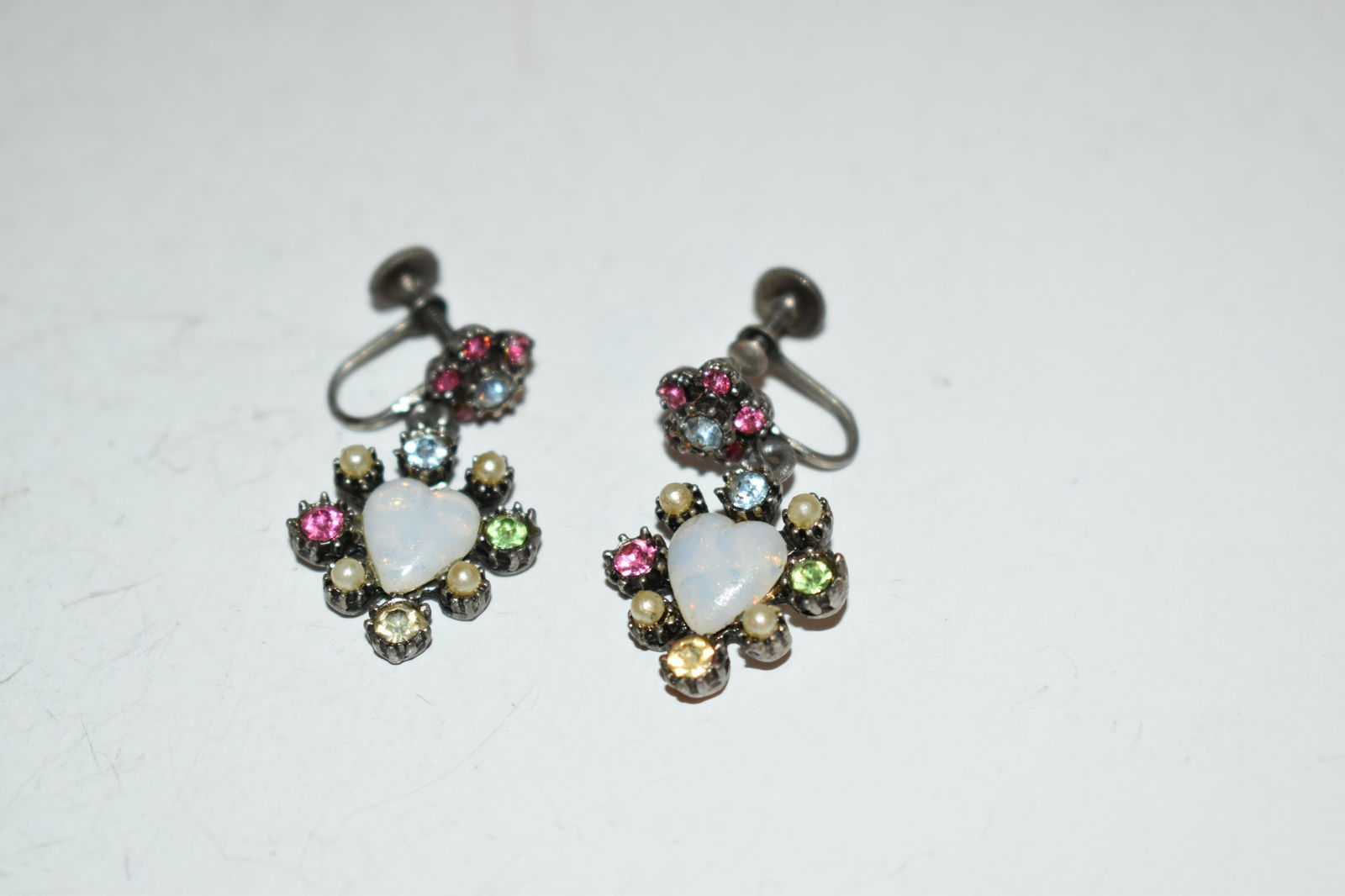 Vintage Opal heart earrings (1 of 4)