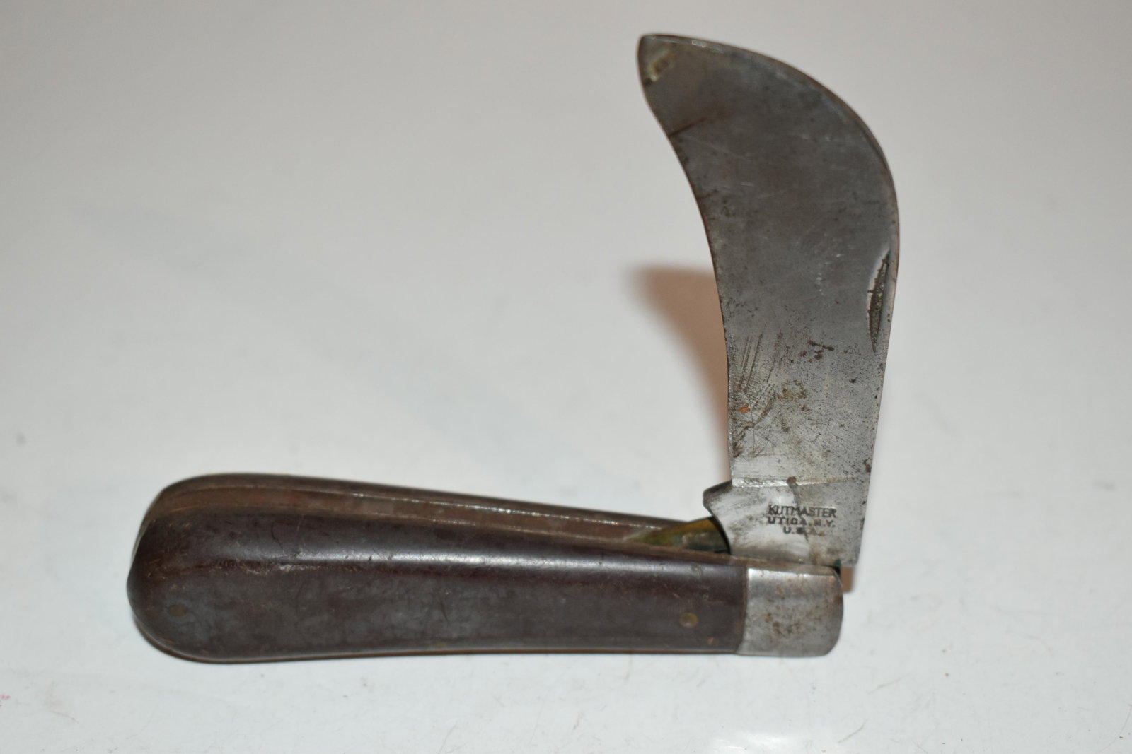 Vintage Kutmaster Utica Hawkbill Folding Pocket Knife (1 of 4)
