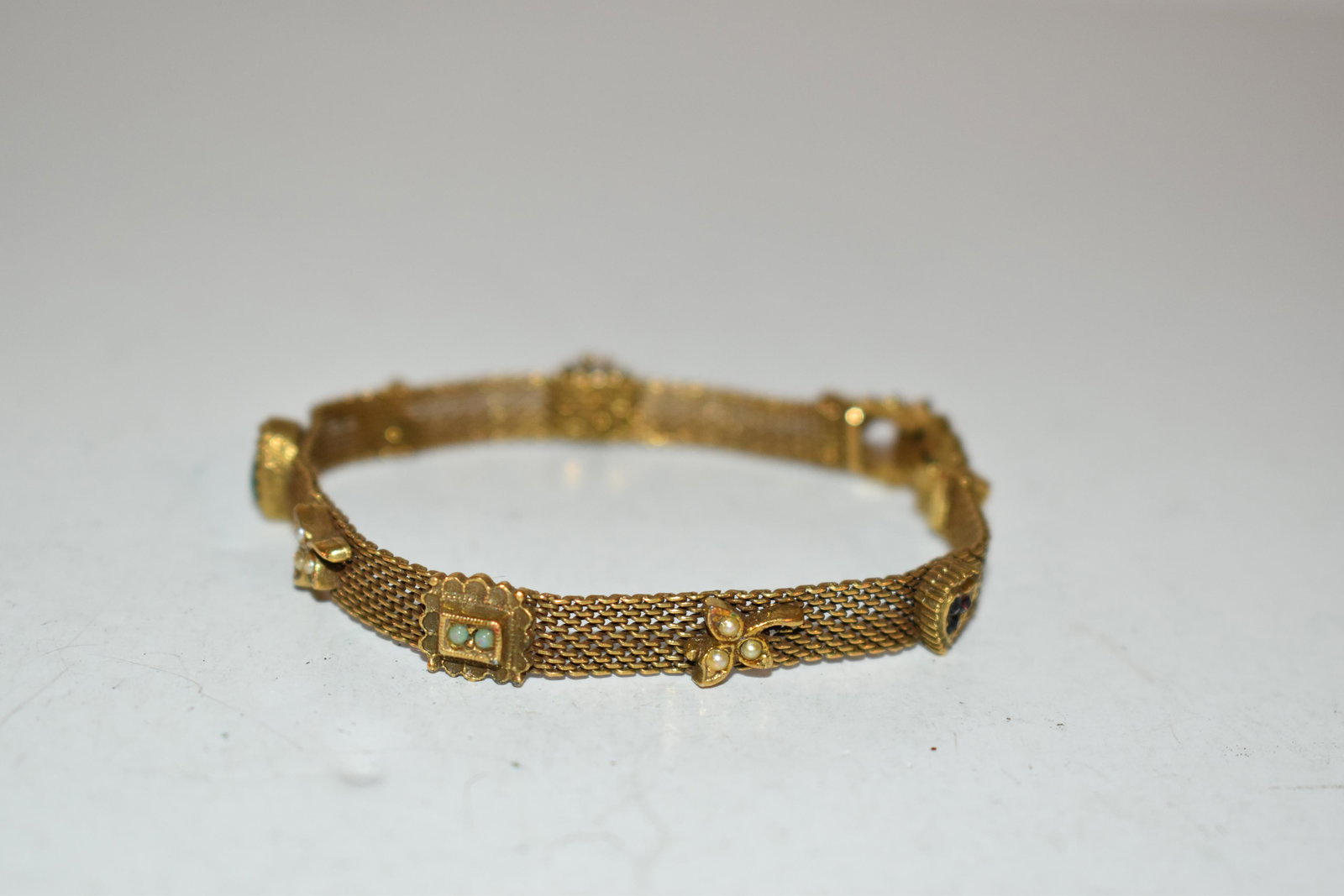 Vintage Goldette Bracelet Gold w/ Pendants- NY USA 7": Vintage Goldette Bracelet Gold w/ Pendants- NY USA 7" Please view all photos as they are part of the description and condition of this Item, Feel free to contact me with questions or picture requests!