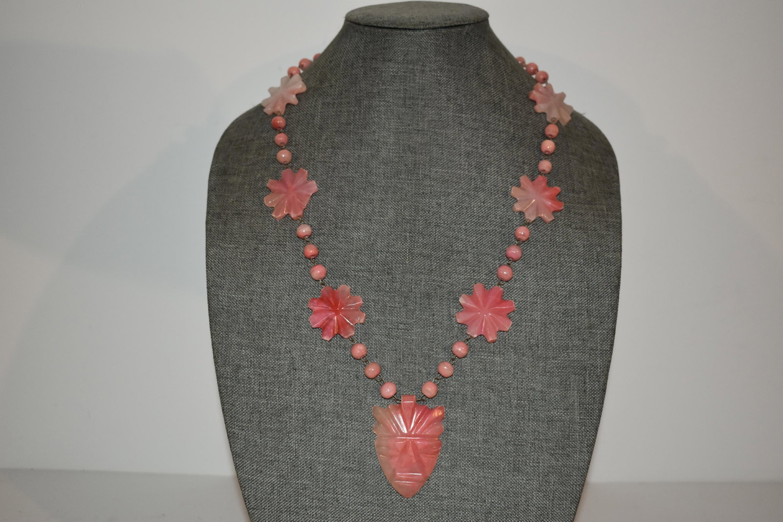 Vintage pink gem stone arrow Necklace 25" missing piece on snow flake: Vintage pink gem stone arrow Necklace 25" missing piece on snow flake Please view all photos as they are part of the description and condition of this Item, Feel free to contact me with questions or p