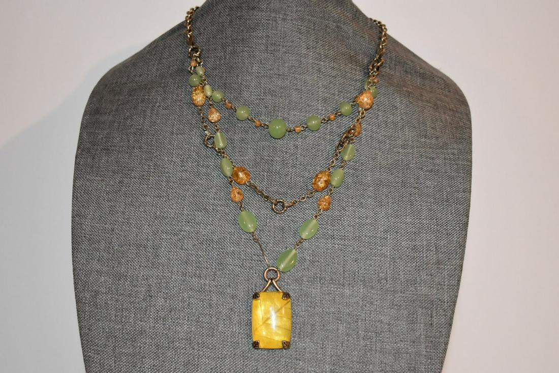 vintage green and yellow monet necklace 13": vintage green and yellow monet necklace 13" Please view all photos as they are part of the description and condition of this Item, Feel free to contact me with questions or picture requests! Used Item