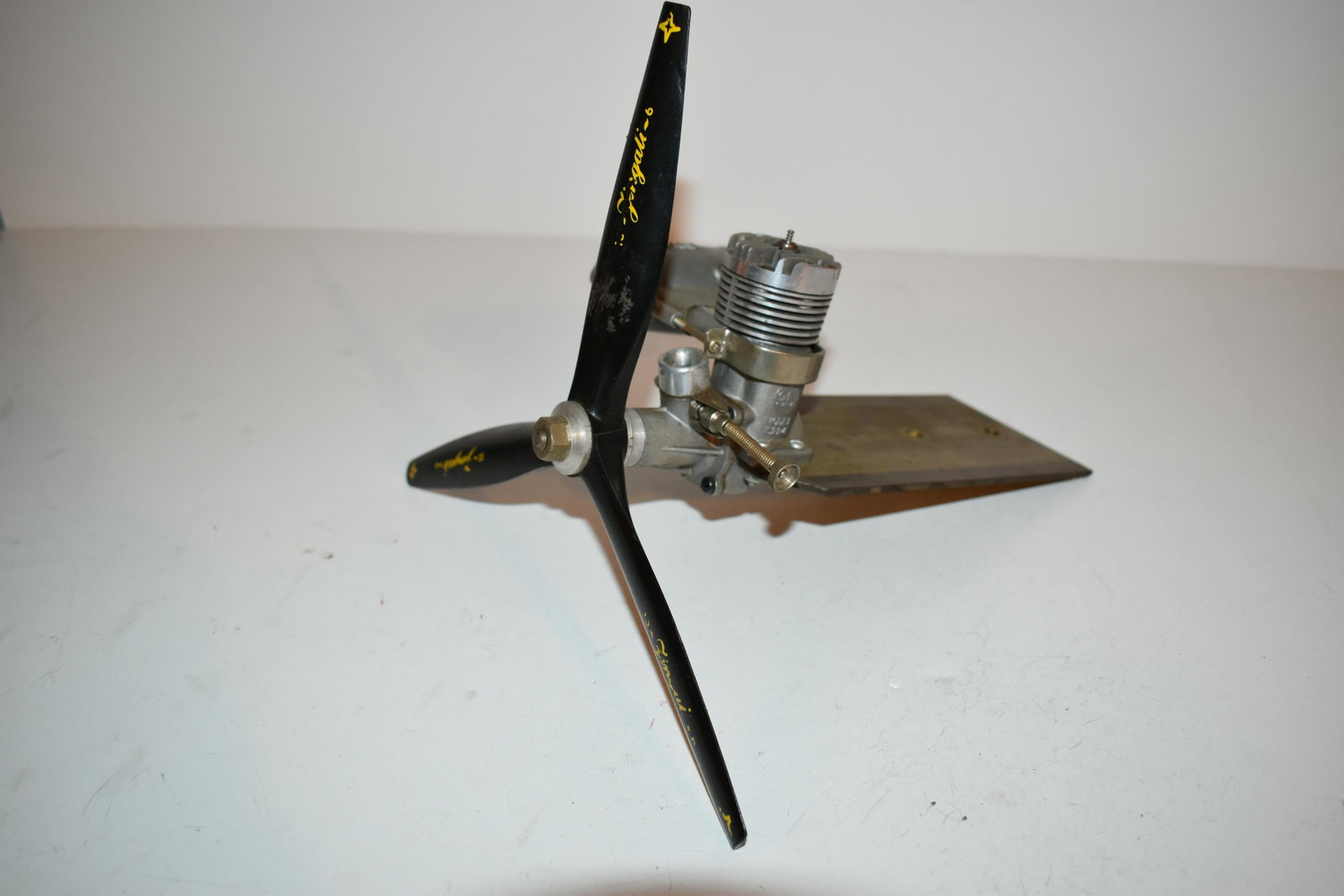 Vintage Enya 35 #5224 RC Model Airplane Engine With Muffler And Prop: Vintage Enya 35 #5224 RC Model Airplane Engine With Muffler And Prop Please view all photos as they are part of the description and condition of this Item, Feel free to contact me with questions or pi