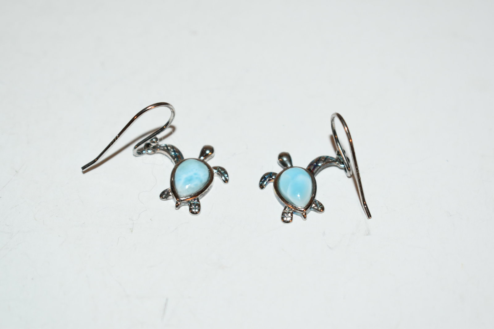Vintage Sterling Silver Larimar turtle Earrings: Vintage Sterling Silver Larimar turtle Earrings Please view all photos as they are part of the description and condition of this Item, Feel free to contact me with questions or picture requests! Used 