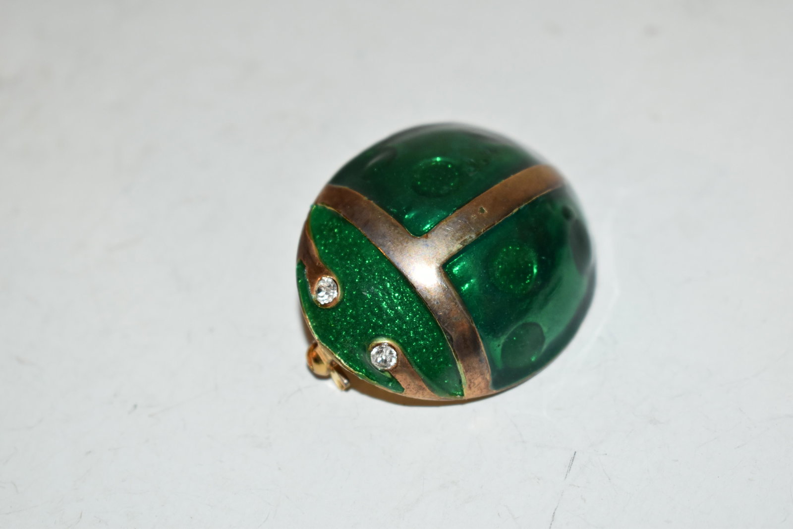 Vintage green enamel beetle Brooch: Vintage green enamel beetle Brooch Please view all photos as they are part of the description and condition of this Item, Feel free to contact me with questions or picture requests! Used Item AS IS