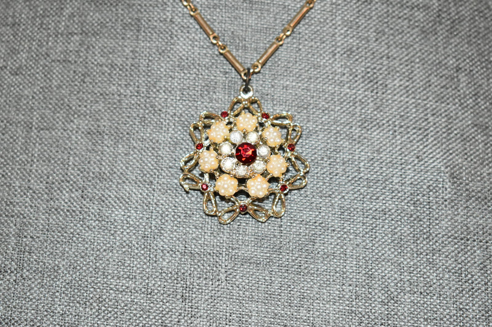 Vintage flower rhinestone Necklace pendant 15" (1 of 4)