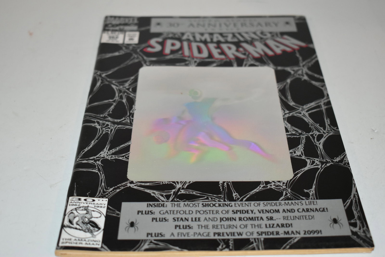 The Amazing Spider-Man #365 30th Anniversary Hologram: The Amazing Spider-Man #365 30th Anniversary Hologram Please view all photos as they are part of the description and condition of this Item, Feel free to contact me with questions or picture requests!