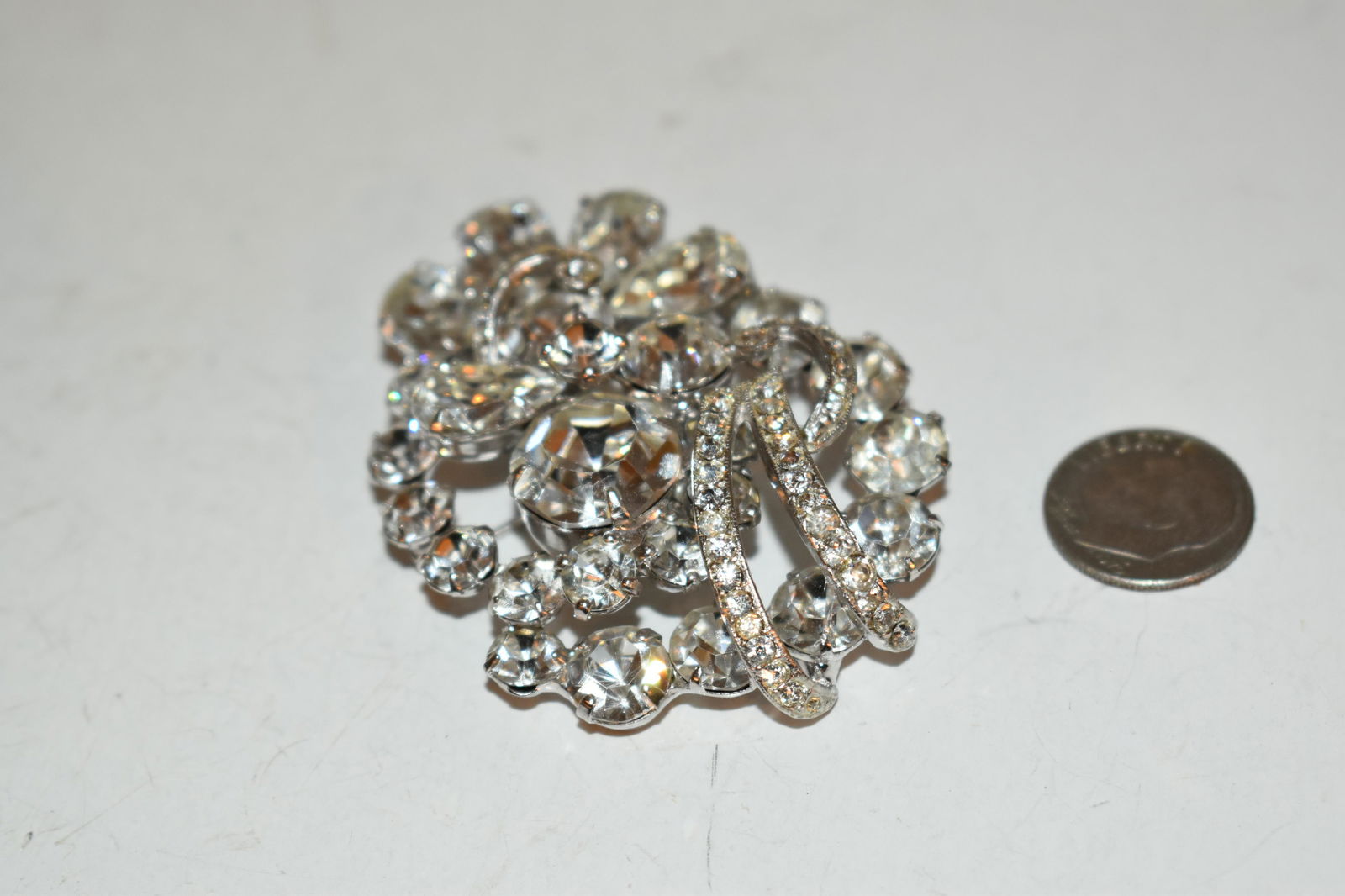 Elegant Vintage Signed Weiss Silver Tone Large Rhinestone Brooch Pin flower (1 of 4)