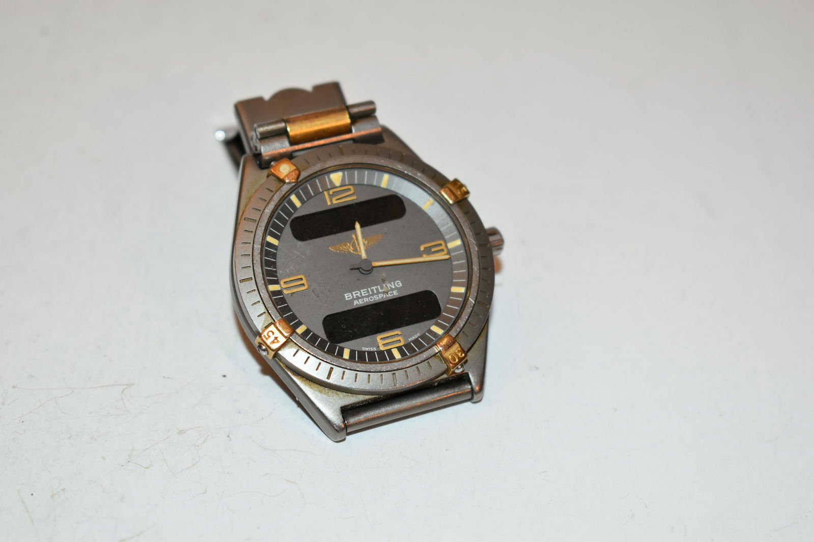 Breitling Aerospace Titanium Quartz Men's Watch works great!!! (1 of 9)