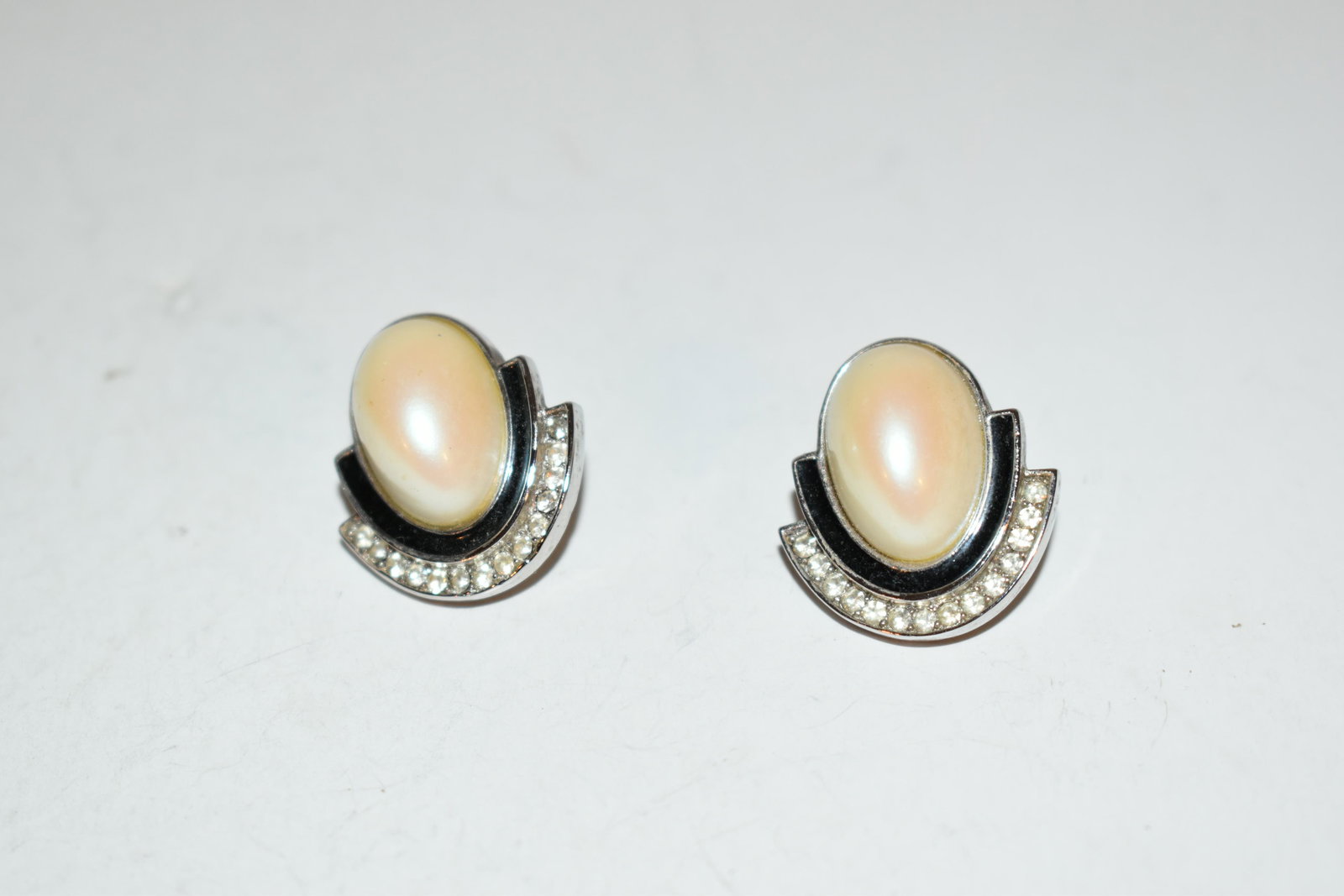 givenchy pearl silvertone rhinestone clip on earrings (1 of 4)
