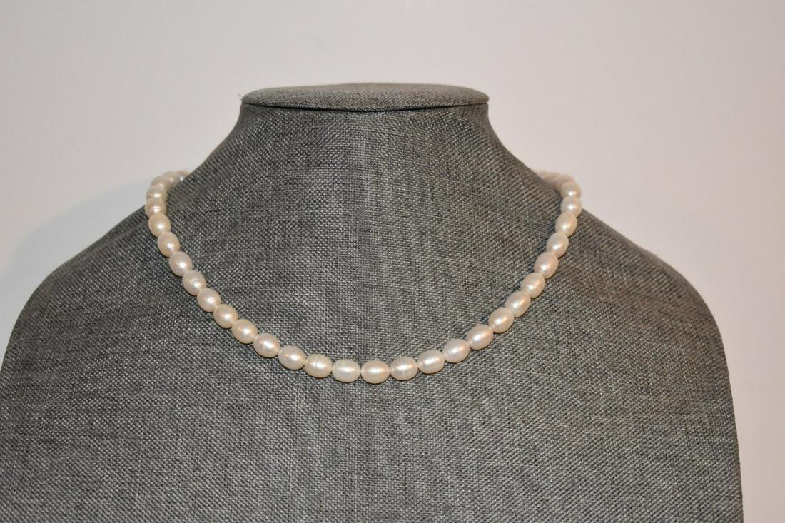 Vintage Sterling silver 925 baroque freshwater pearl necklace 17": Vintage Sterling silver 925 baroque freshwater pearl necklace 17" Please view all photos as they are part of the description and condition of this Item, Feel free to contact me with questions or pictu