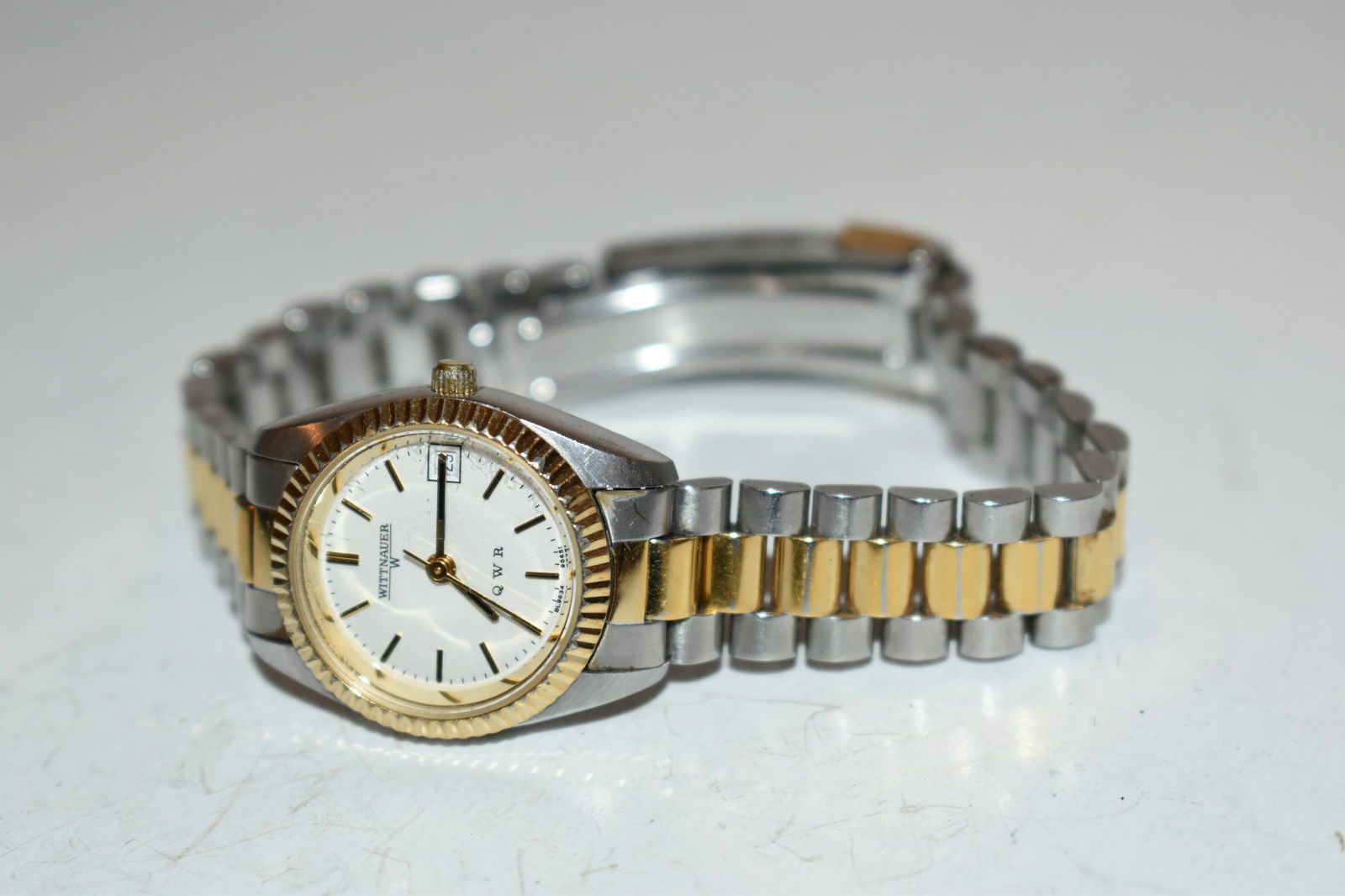 Womens Wittnauer QWR Watch Running: Womens Wittnauer QWR Watch Running Please view all photos as they are part of the description and condition of this Item, Feel free to contact me with questions or picture requests! Used Item AS IS