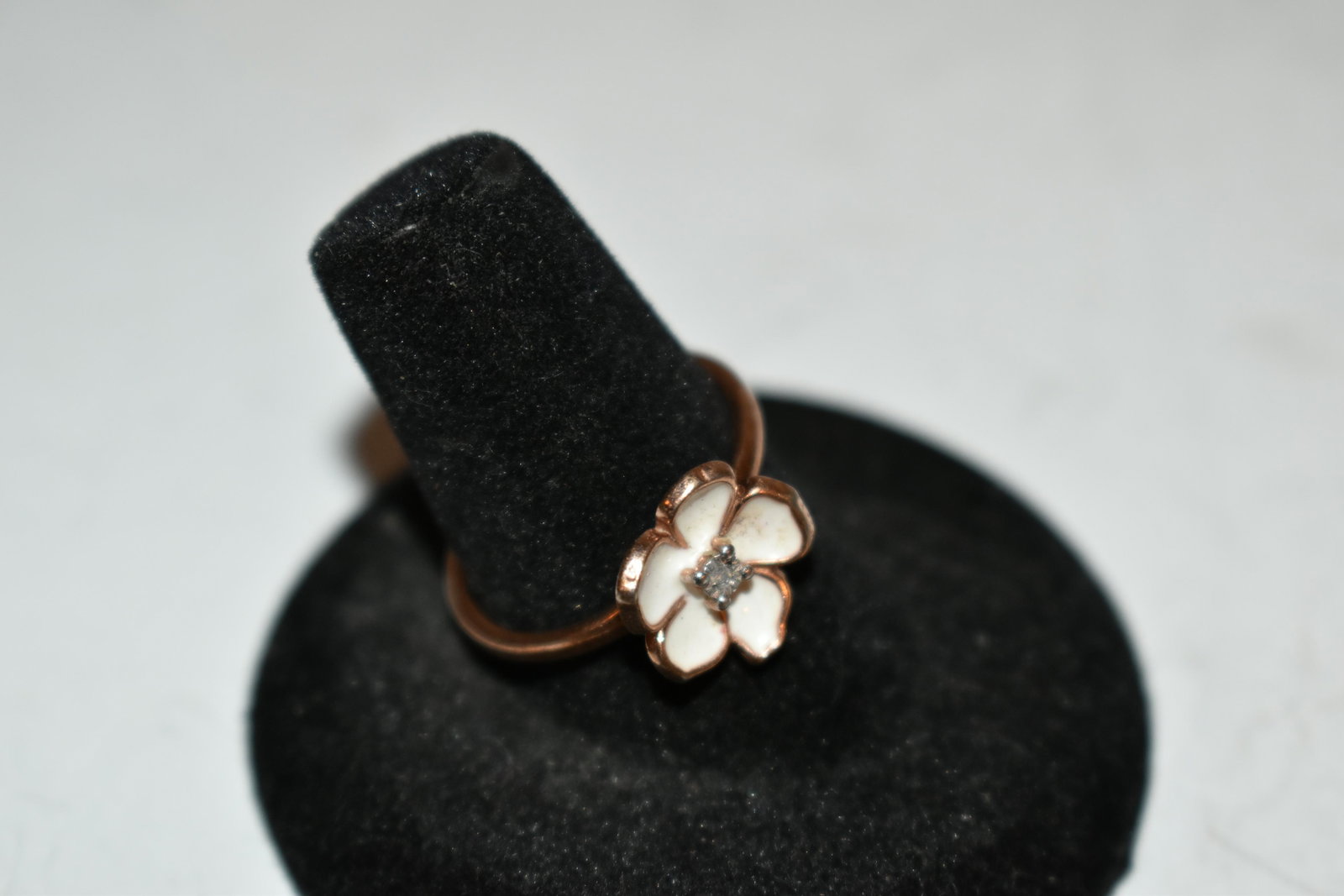 Vintage sterling silver flower Ring sz 8 (1 of 4)